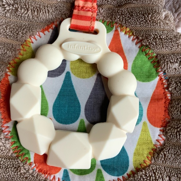 Infantino Brown and Green Sloth Stuffed Animal Crinkle Sensory Teething Toy - Picture 4 of 5